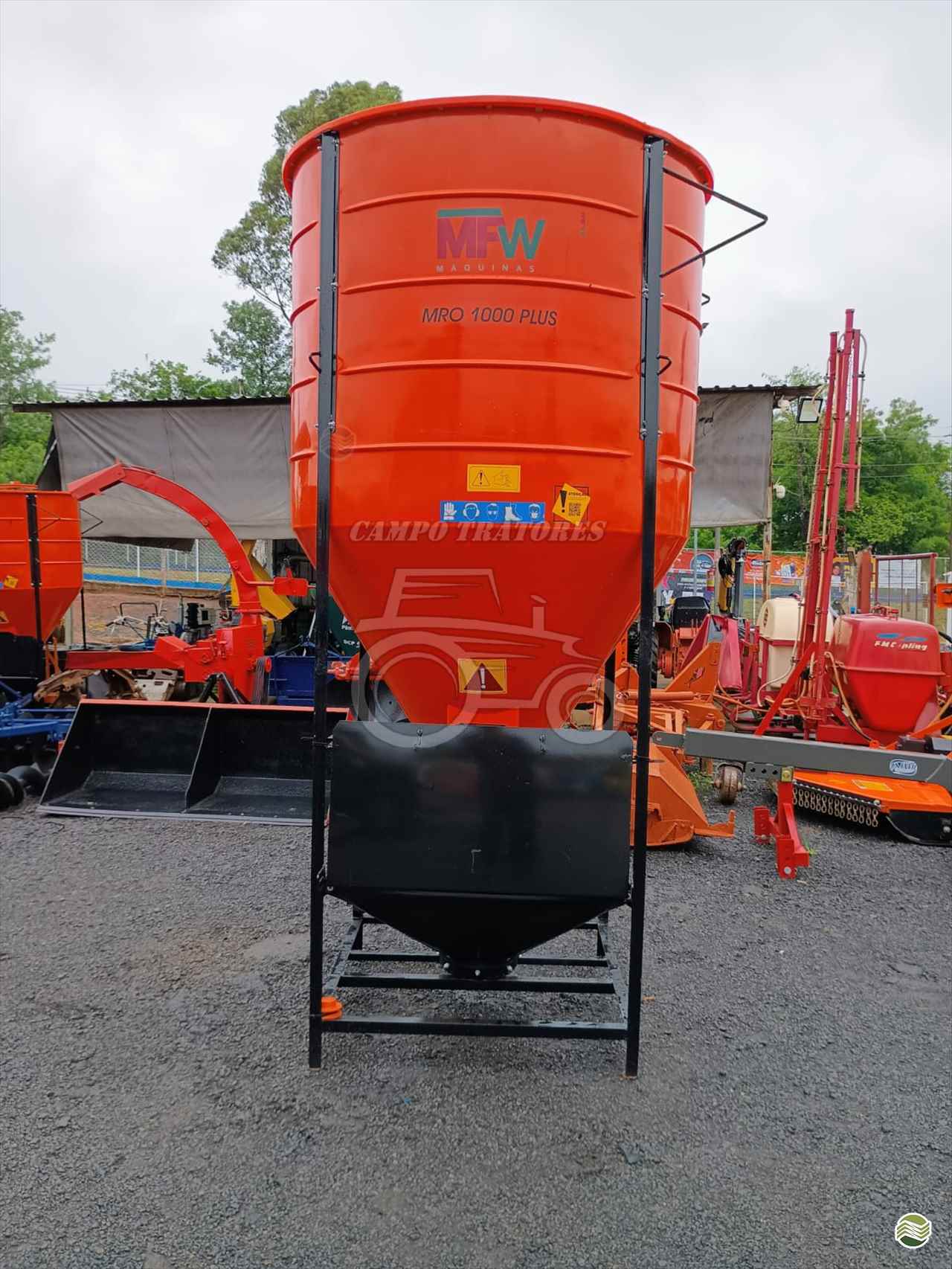 IMPLEMENTOS AGRICOLAS MISTURADOR MISTURADOR VERTICAL COM FRESA  Campo Tratores SAO CARLOS SÃO PAULO SP